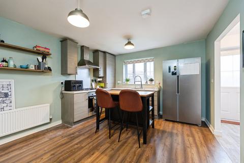 3 bedroom semi-detached house for sale, Roedeer Court, Newcastle upon Tyne, NE13