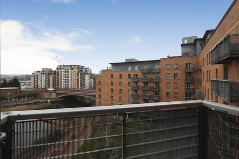 2 bedroom flat for sale, East Street, Leeds, LS9