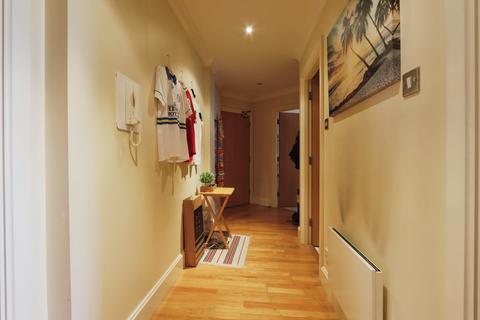 2 bedroom flat for sale, East Street, Leeds, LS9