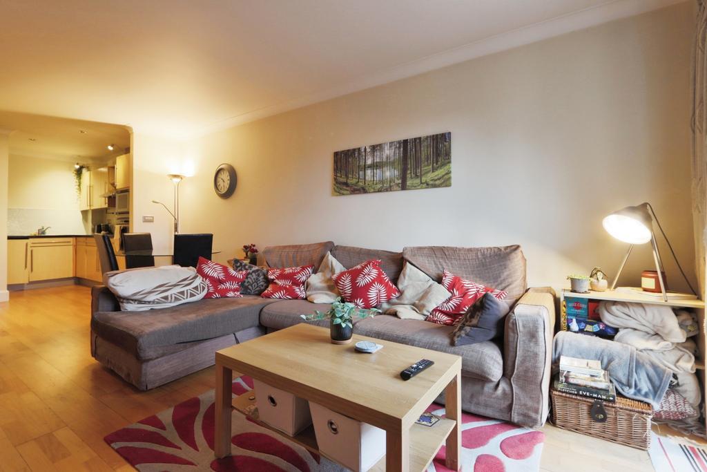 Apartment Living Rm