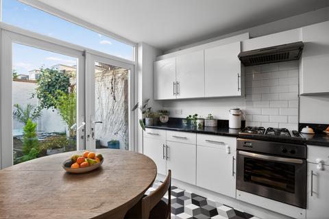 2 bedroom ground floor maisonette for sale, Ingatestone Road, London, SE25