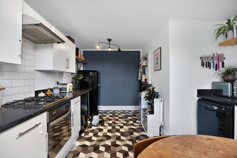 2 bedroom ground floor maisonette for sale, Ingatestone Road, London, SE25