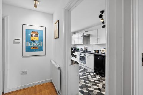 2 bedroom ground floor maisonette for sale, Ingatestone Road, London, SE25