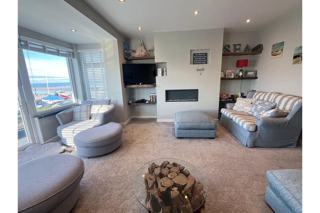 Lounge/Family/Games