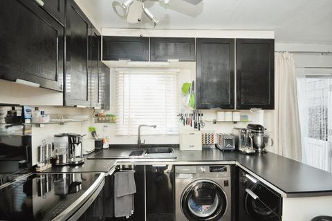 3 bedroom semi-detached house for sale, Jevington Way, London, SE12