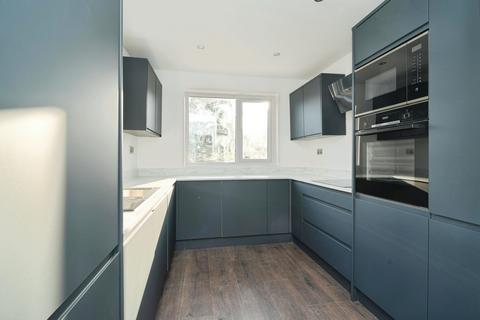 Carlton Road, Sale, M33