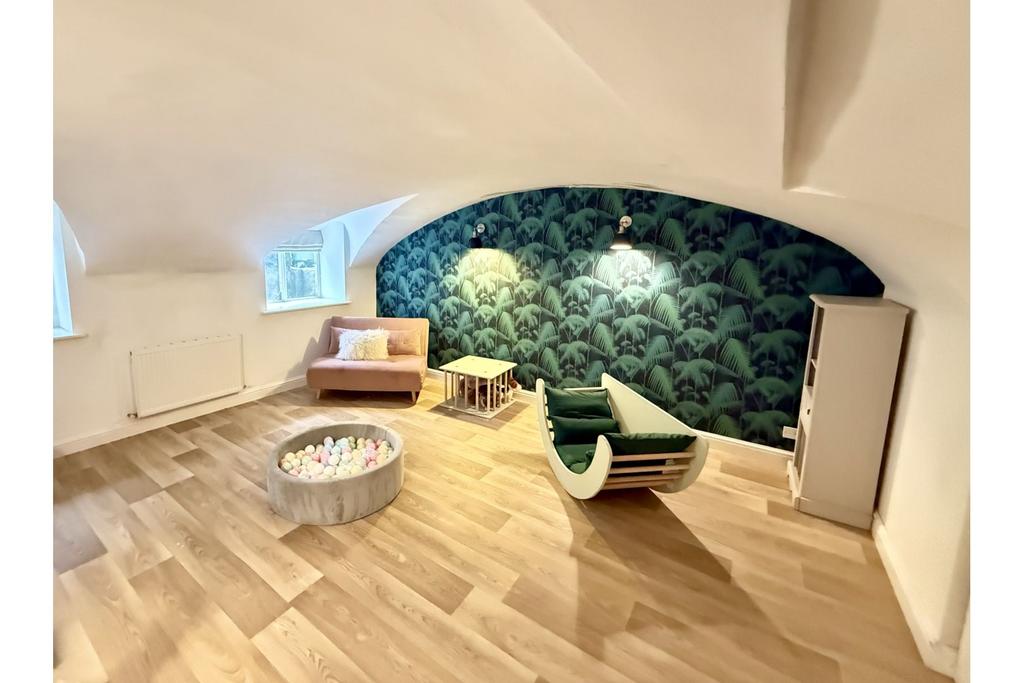 Bedroom 5/Games Room