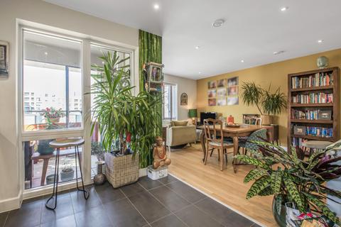 22 Peartree Way, London, SE10