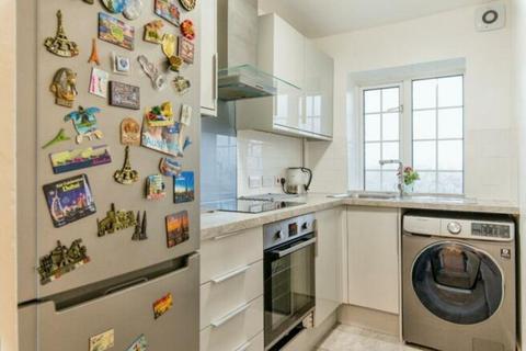 3 bedroom flat for sale, Beulah Hill, London, SE19