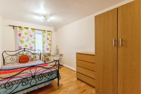 3 bedroom flat for sale, Beulah Hill, London, SE19