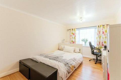 3 bedroom flat for sale, Beulah Hill, London, SE19