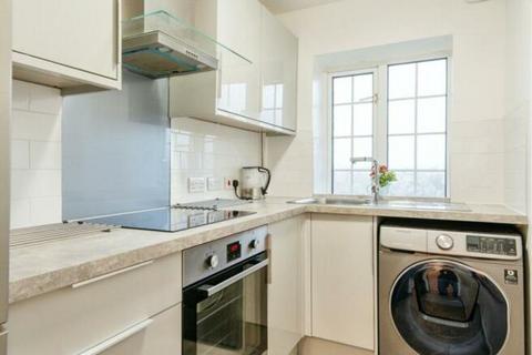 3 bedroom flat for sale, Beulah Hill, London, SE19
