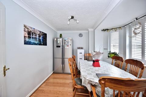 3 bedroom terraced house for sale, Mark Street, Chatham, ME4