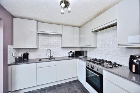 3 bedroom terraced house for sale, Mark Street, Chatham, ME4