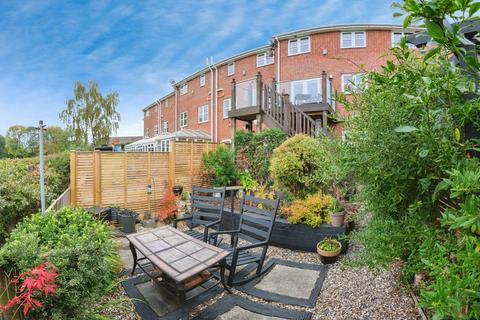 4 bedroom townhouse for sale, Meadowbrook Court, Leeds, LS27