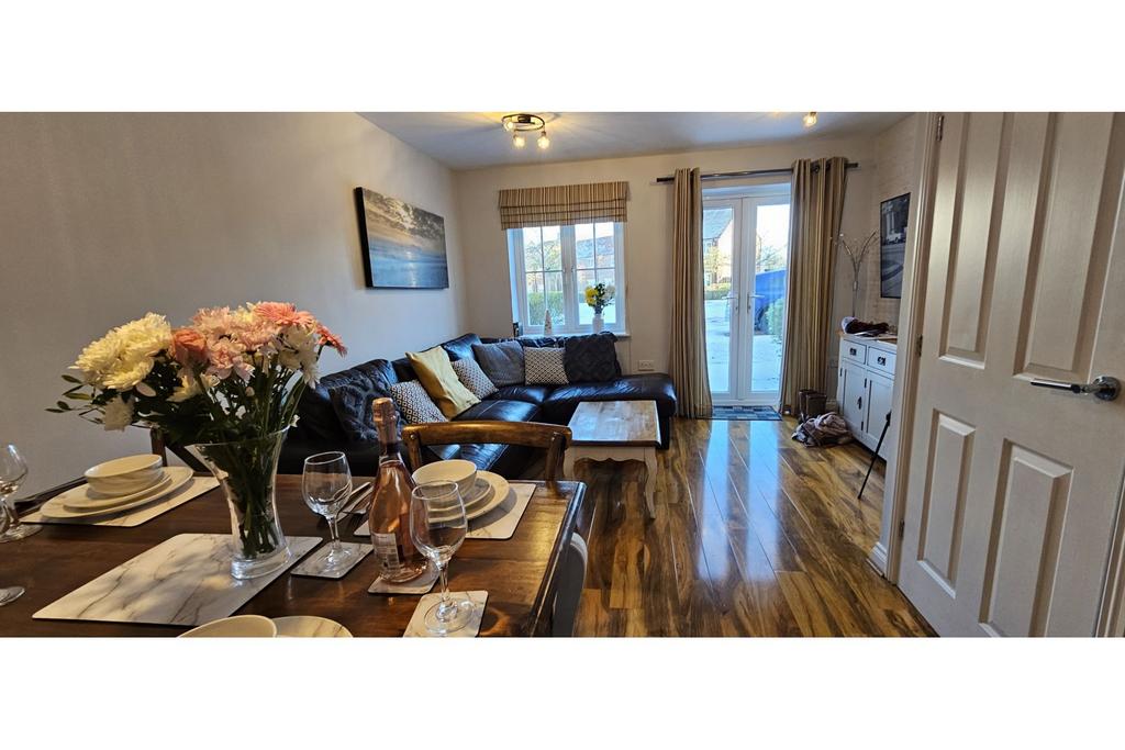 Lounge/Dining Room