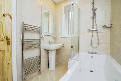 3 bedroom semi-detached house for sale, Woodnook Drive, Cookridge, Leeds, LS16