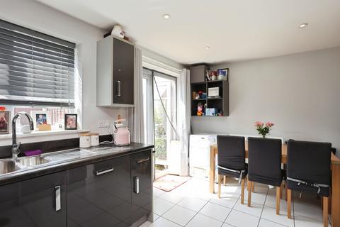 3 bedroom terraced house for sale, Burrows Close, Grantham, NG31