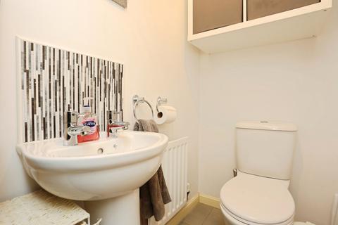 3 bedroom terraced house for sale, Burrows Close, Grantham, NG31