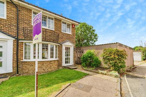 Lyndhurst Close, Crawley, RH11