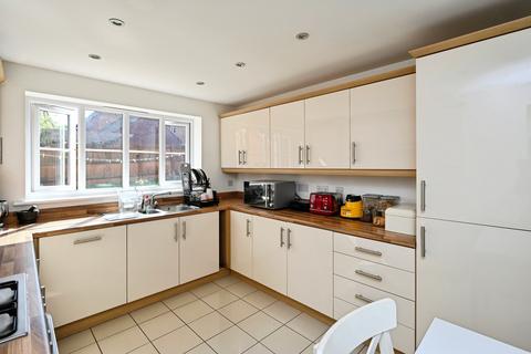 4 bedroom detached house for sale, Swallow Crescent, Ravenshead,, NG15
