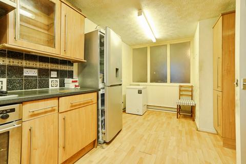3 bedroom terraced house for sale, Holtdale Place, Leeds, LS16
