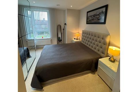 1 bedroom flat for sale, 2 Winchester Square, Surrey Quays, SE8