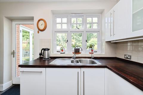 undefined, Nutfield Road, Redhill, RH1