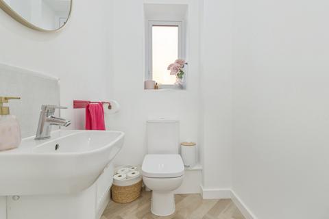 2 bedroom semi-detached house for sale, Siskin Road, Leicester, LE4
