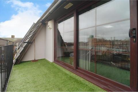 2 bedroom flat for sale, St. Marys Lane, Upminster, RM14