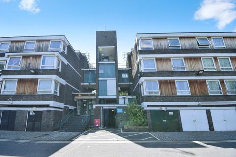 3 bedroom flat for sale, Glenfinlas Way, London, SE5
