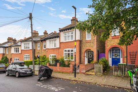 4 bedroom end of terrace house for sale, Casewick Road, London, SE27