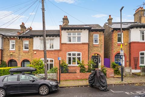 4 bedroom end of terrace house for sale, Casewick Road, London, SE27