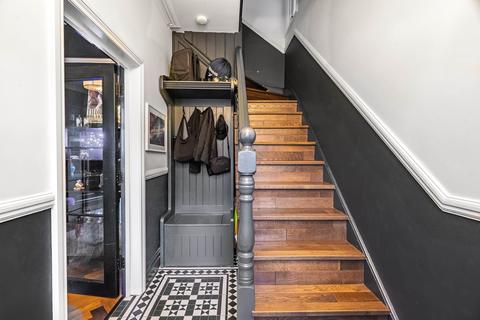 4 bedroom end of terrace house for sale, Casewick Road, London, SE27