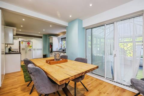 undefined, Leaf Close, Nottingham, NG15
