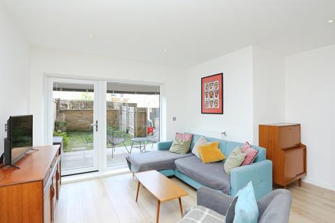 2 bedroom maisonette for sale, Woolwich New Road, London, SE18