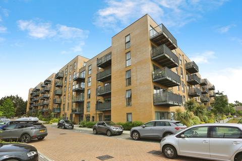 3 bedroom flat for sale, Apple Yard, London, SE20