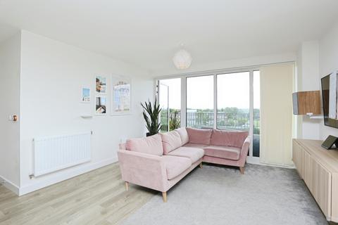 3 bedroom flat for sale, Apple Yard, London, SE20