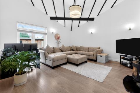 2 bedroom detached bungalow for sale, Fen Lane, Upminster, RM14