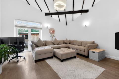2 bedroom detached bungalow for sale, Fen Lane, Upminster, RM14