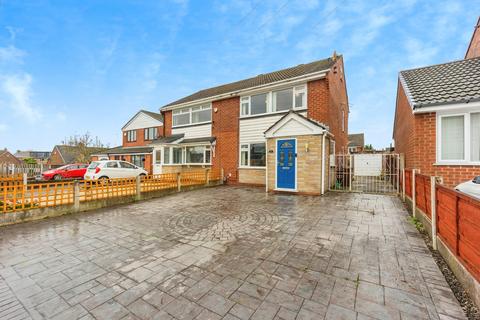 St. Johns Close, Dukinfield, SK16