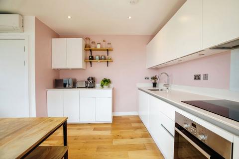 2 bedroom flat for sale, 6 Waleorde Road, London, SE17