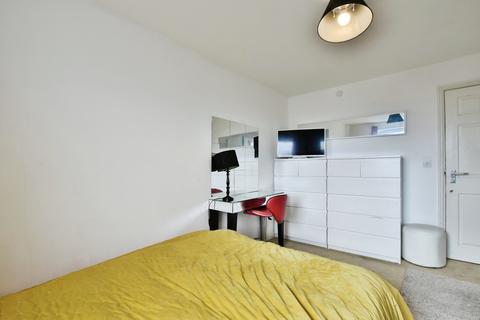 2 bedroom flat for sale, Chelford Road, Wilmslow, SK9