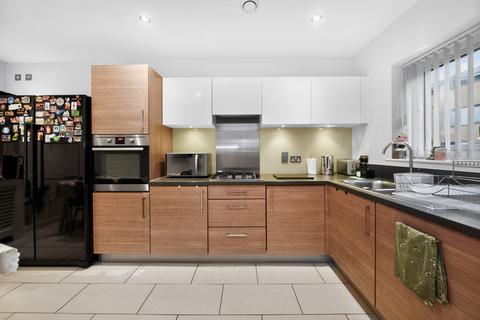 5 bedroom end of terrace house for sale, Bournebrook Grove, Romford, RM7