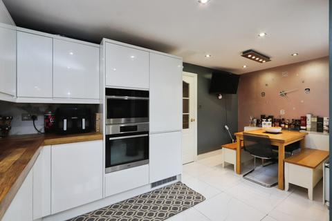 4 bedroom detached house for sale, Hollygrove, Rotherham, S63