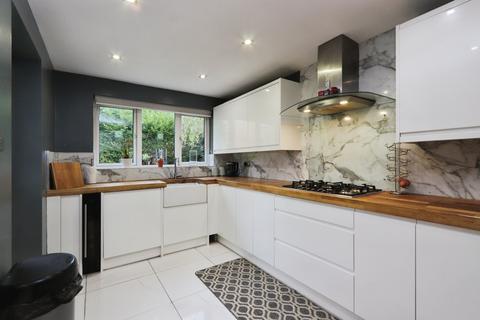 4 bedroom detached house for sale, Hollygrove, Rotherham, S63