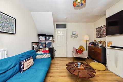 2 bedroom flat for sale, Sumner Road, London, SE15
