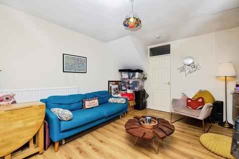 2 bedroom flat for sale, Sumner Road, London, SE15