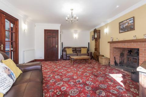 4 bedroom detached house for sale, Knottingley Road, Pontefract, WF8