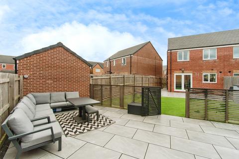 3 bedroom semi-detached house for sale, Taylor Road, Castleford, WF10